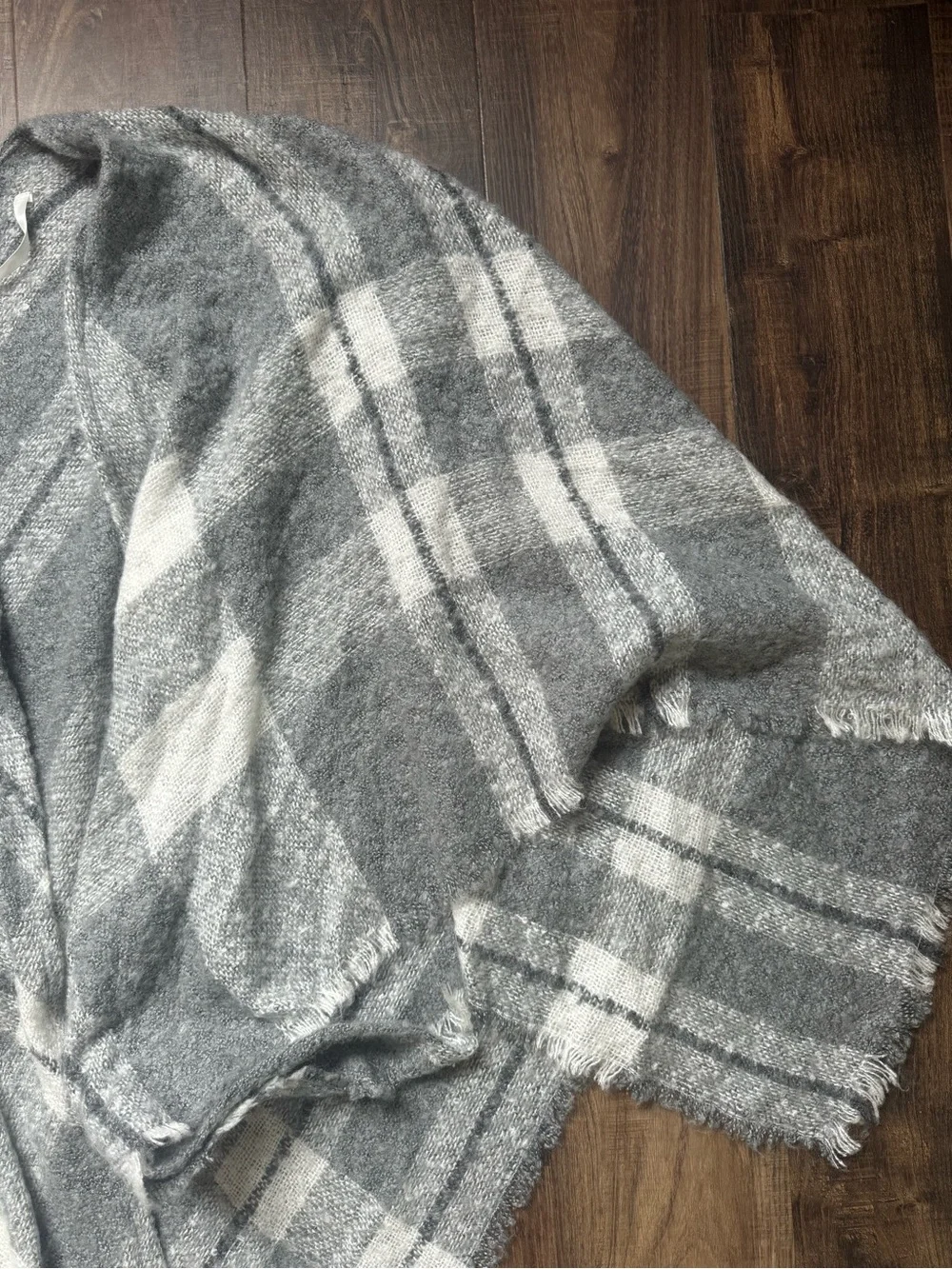 LC Lauren Conrad Gray and White Fringe Scarf